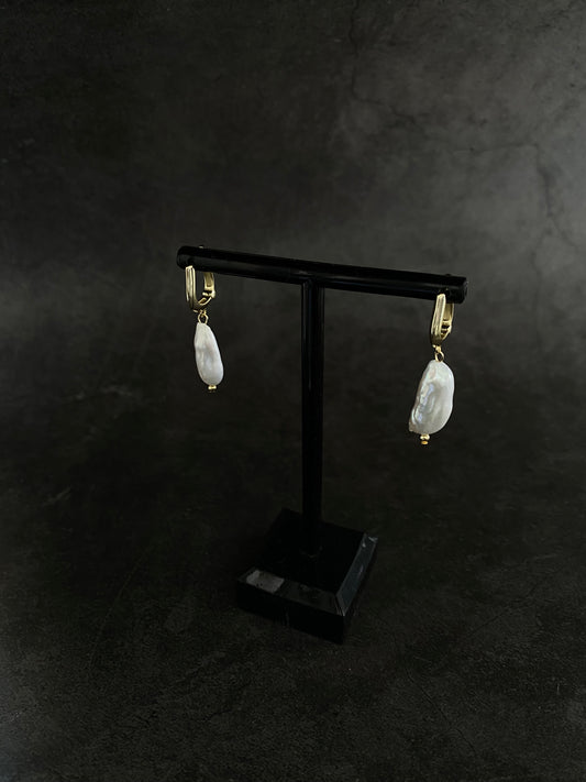 Sally Pearl Earrings